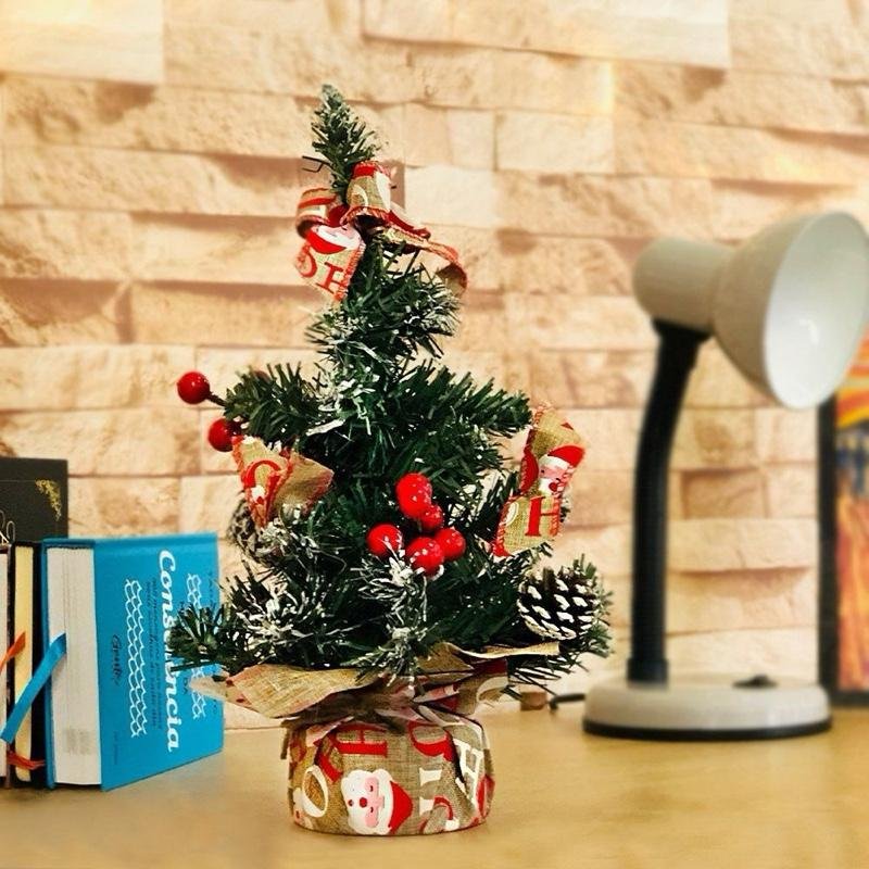 Mini Árvore De Natal Pinheiro 26cm Com Pinha Frutinhas Vermelhas e Laço Ideal Para Mesas Balcões ou Escritórios