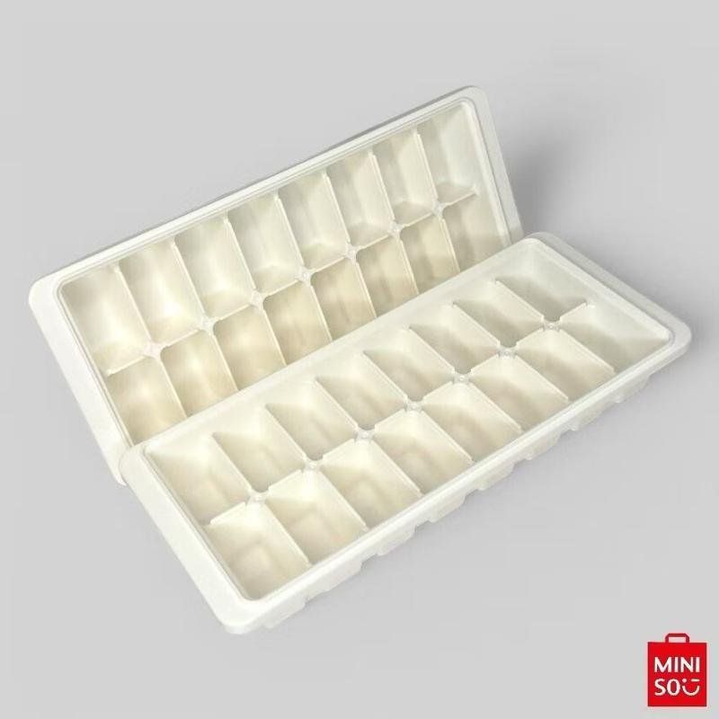Kit 2 Formas de Gelo com Tampa 16 Cubos Cada Cozinha Geladeira - Cor Branca